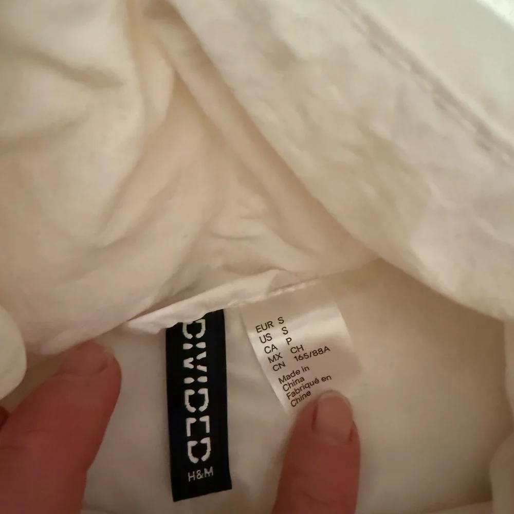 H&M Cream and Beige Puffer Faux-Sherpa Vest - Picture 5 of 5
